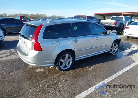 2009 Volvo V50 T5 R-Design z USA, uszkodzony, nr VIN YV1MJ672292464766